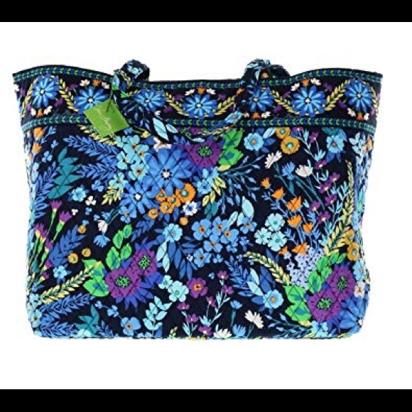 Vera Bradley Handbags - Iconic Vera Bradley Tote